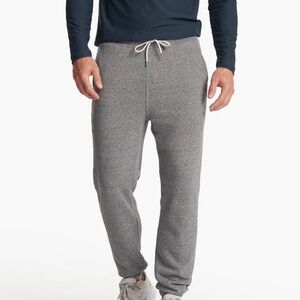 Vuori Men's Cypress Sweatpants in Heather grey size medium